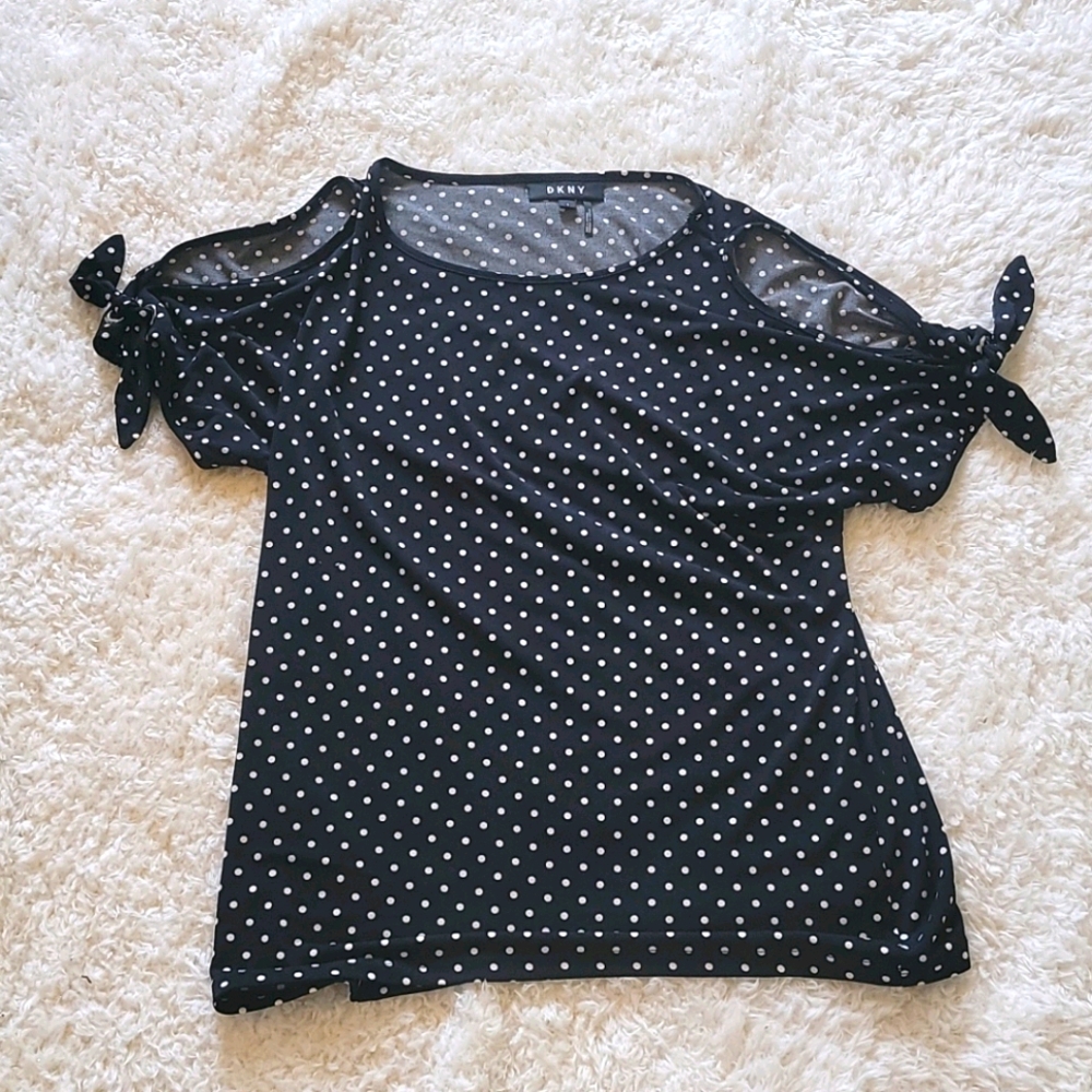 🍍Bundle 3 items for 10🍍 DKNY polka dot cold shoulder top